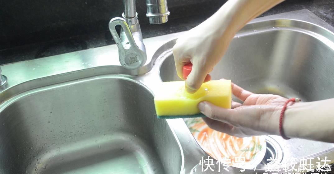 家家户户|把塑料瓶粘在百洁布上, 放在厨房超实用, 解决了家家户户困扰的难题