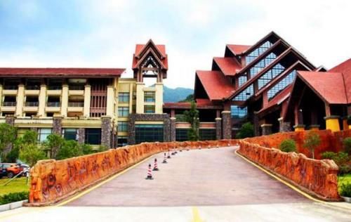 适合带娃一起去旅行，还有风景可以浪，这里温泉你要去