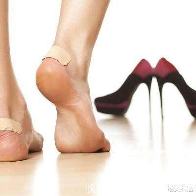 乖,穿高跟凉鞋的正确姿势送你,有了它,今夏的“女人味”有救了