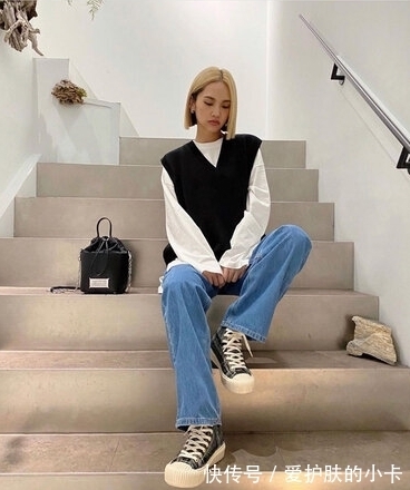 马甲|卫衣失宠了？2021秋冬流行穿“针织马甲”，单穿叠穿都美炸！