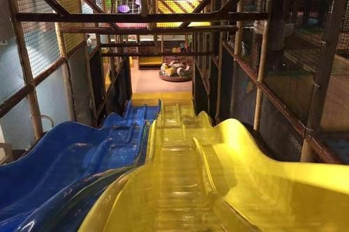 玩耍|孩子在游乐园玩耍突然疼痛难忍，连跑了4家医院才将问题给解决