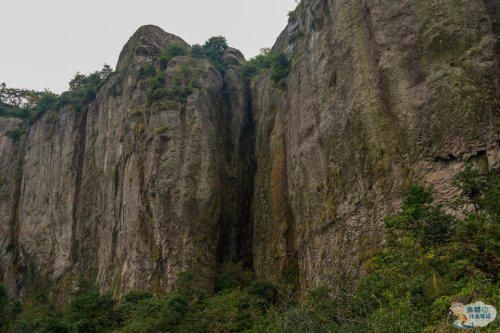 浙江最“方”的山，系雁荡山八大景区之一，四面成方形、形如方盒