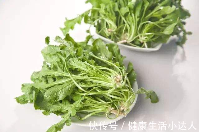 肝癌|身体出现5种变化,肝已受损,不想彻底坏掉,2大伤肝毒物要少吃