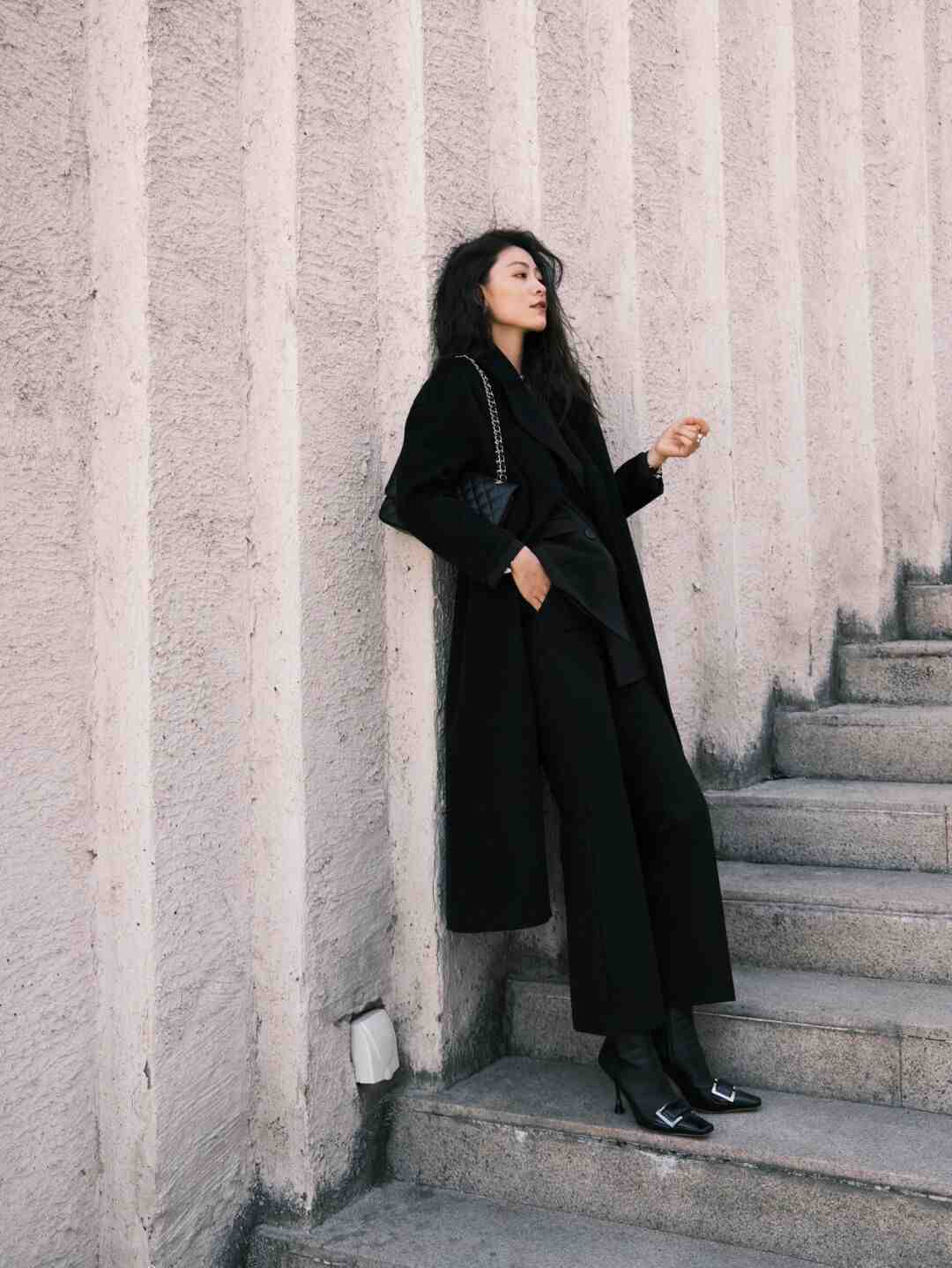 博主 别再用大衣搭配休闲鞋了,试试大衣+及踝靴吧!时髦精致又有气场
