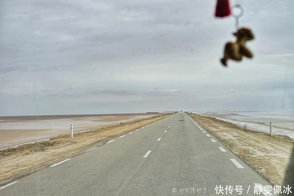 非洲也有天空之镜撒哈拉沙漠旁依傍着世界第一大沙漠盐湖