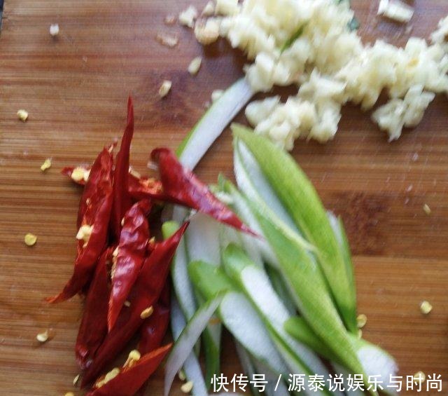 红烧大黄花鱼,鱼肉鲜嫩,汤汁浓郁