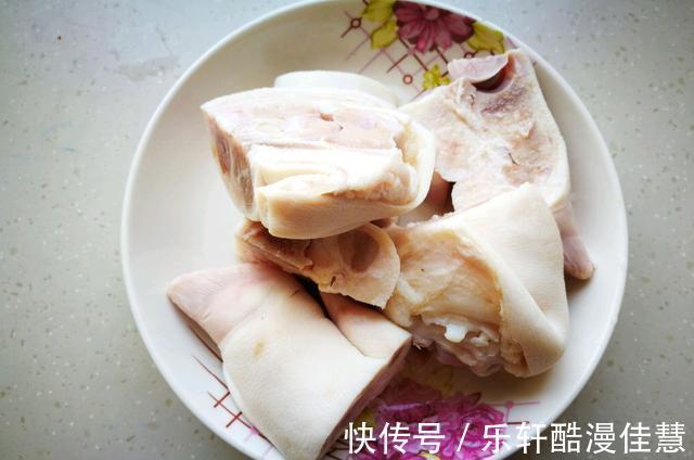 黄豆|买2个猪蹄，加上1把黄豆一焖，肥而不腻，好吃无腥味