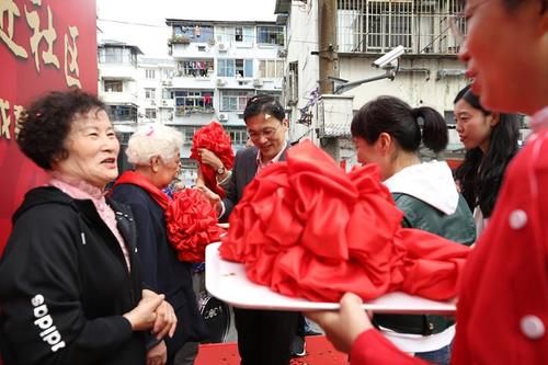 搬家|上海70年老房迎来成套改造，普陀曹杨八村首批居民搬家