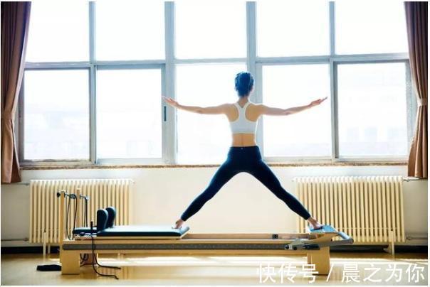 颜值|健身女神颜值高，清晰马甲线惹人羡，坚持这项运动你也可以改变