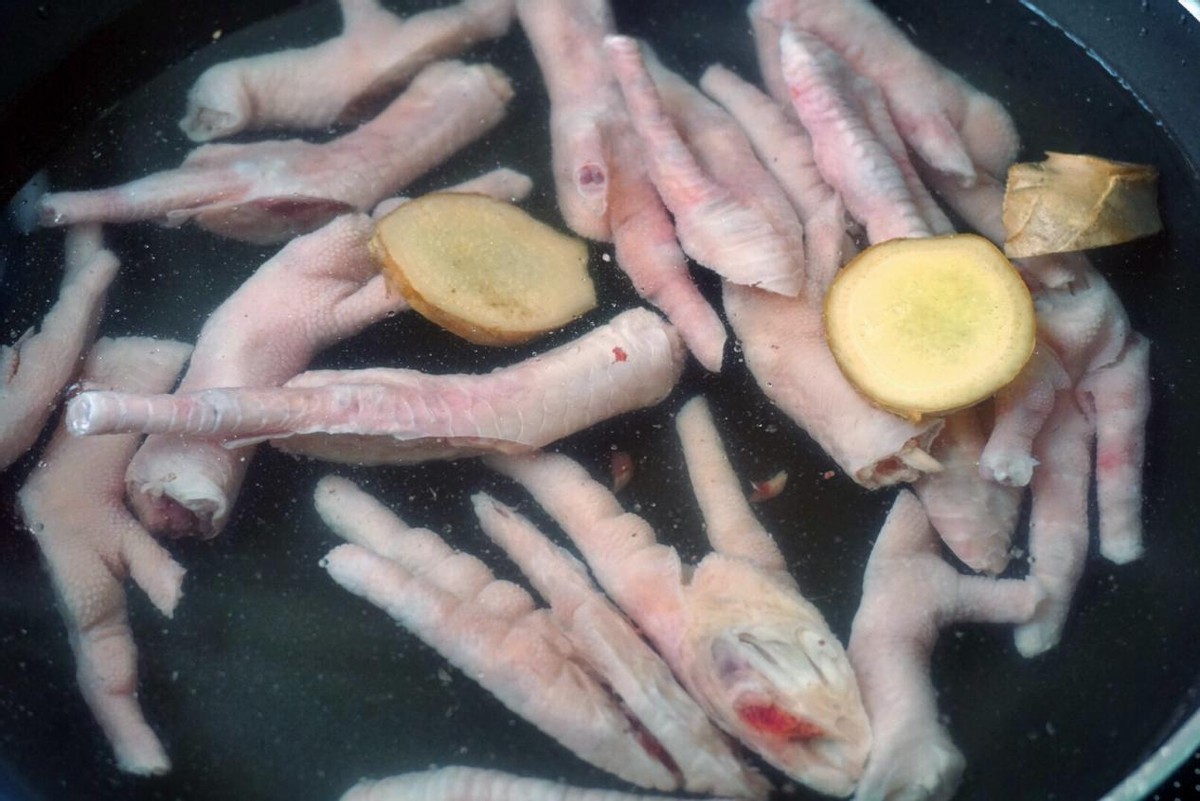 泡椒凤爪，追剧必备零食之一，自己做得更美味可口！