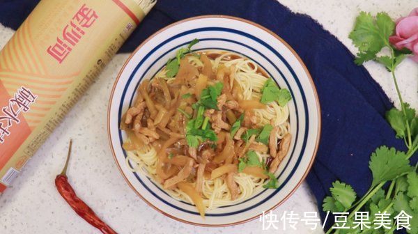 榨菜|鲜味无敌的榨菜肉丝面，大人小孩都爱吃