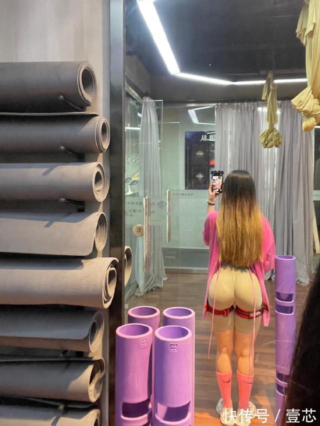 臀部|今年21岁的她，身高164、体重56kg，完美的三围比让她性感无比