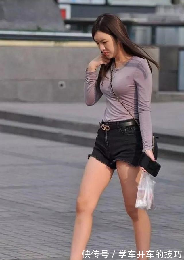 衬衫 休闲白背心搭配瑜伽裤,简约自然,潇洒美丽!