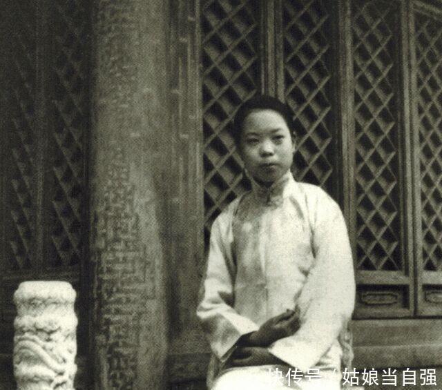 离婚|历史上唯一敢与皇帝离婚的皇妃,网友说她长得像一个人,还真像!