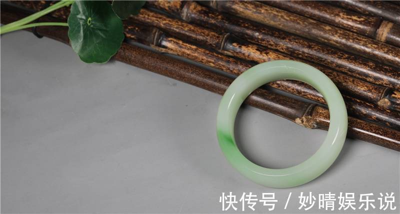 和田玉 最强硬通货!手镯是这么定价的!看完再也不怕买吃亏!