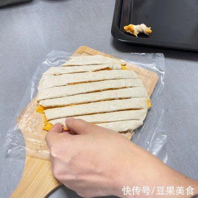 扭扭薯|儿童早餐 手抓饼制作 扭扭薯