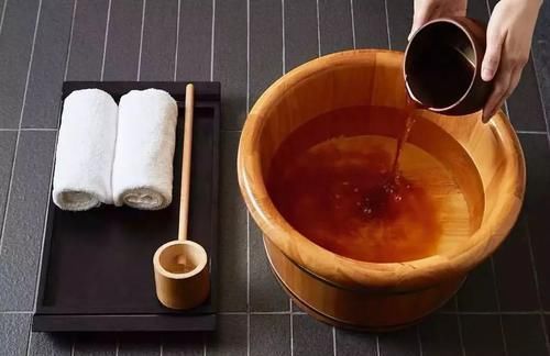 百病|痰湿百病找!一个流传千古祛痰名方,泡泡脚,祛湿健脾、远离三高