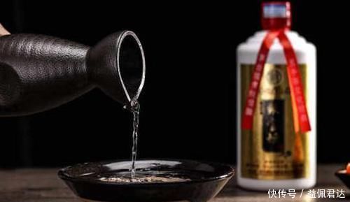 擦玻璃不用爬窗,有个小妙招,让玻璃干干净净