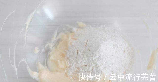 原来雪芙面包那么好吃，外酥内软，做法也很简单，在家就能自制！