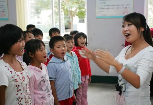 高三学生想当教师，报考公费师范生怎么样？2个误区3个优势可了解