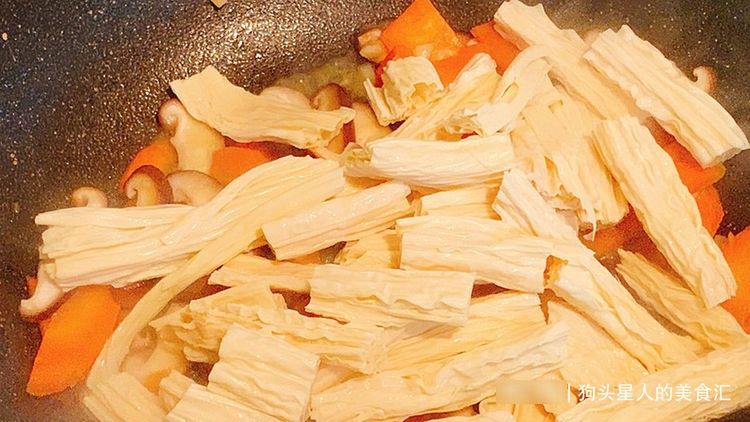 最近很火的腐竹做法,快手家常菜,下饭又营养,上桌比肉还受欢迎