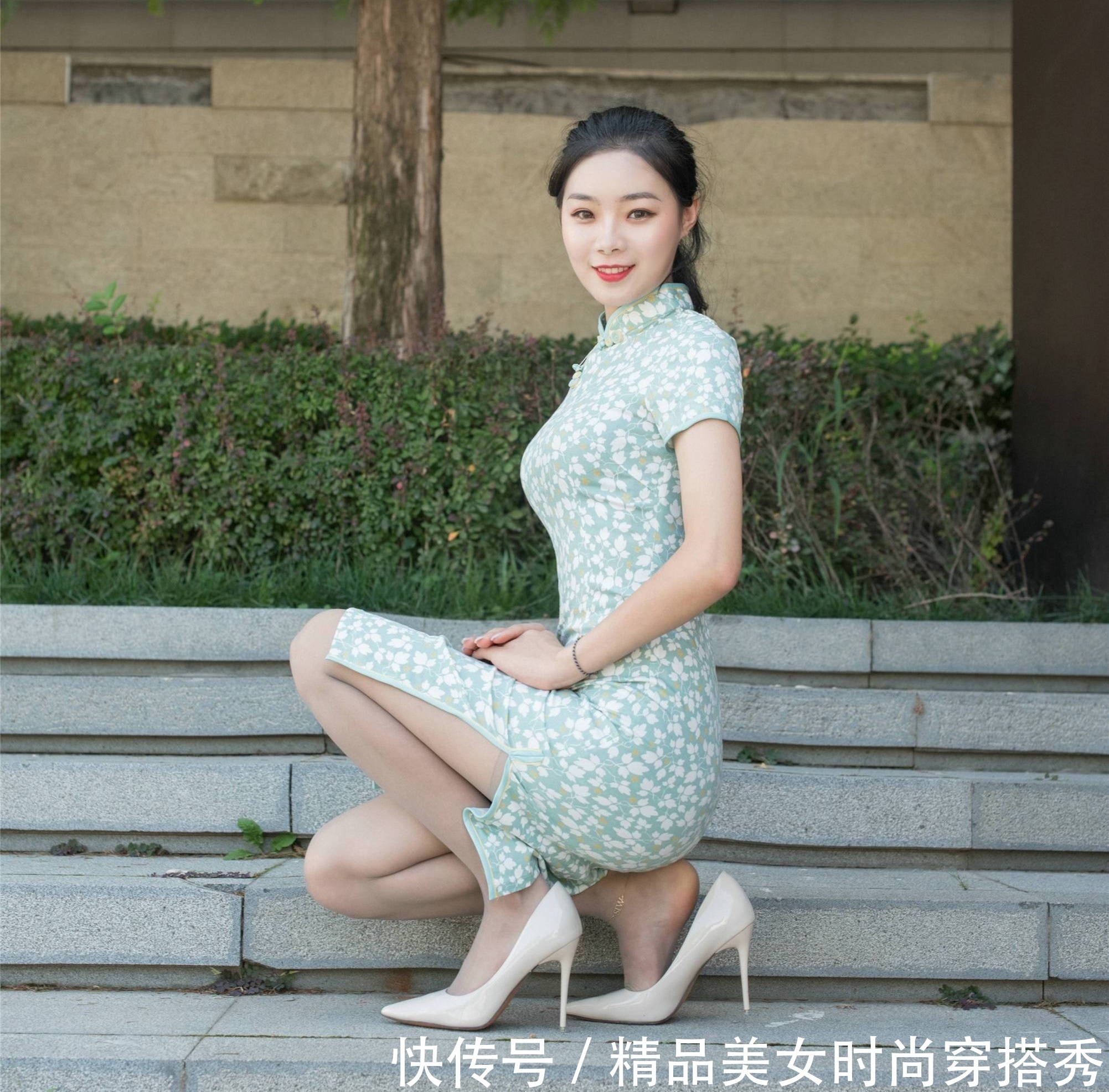 夏日|夏日里的风吹进了心里！清新旗袍让人眼前一亮！清新脱俗