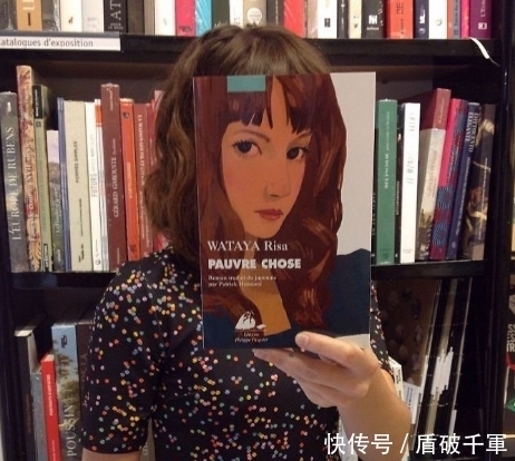 书店|图书封面错位拍照法,引发了书店的一阵潮流