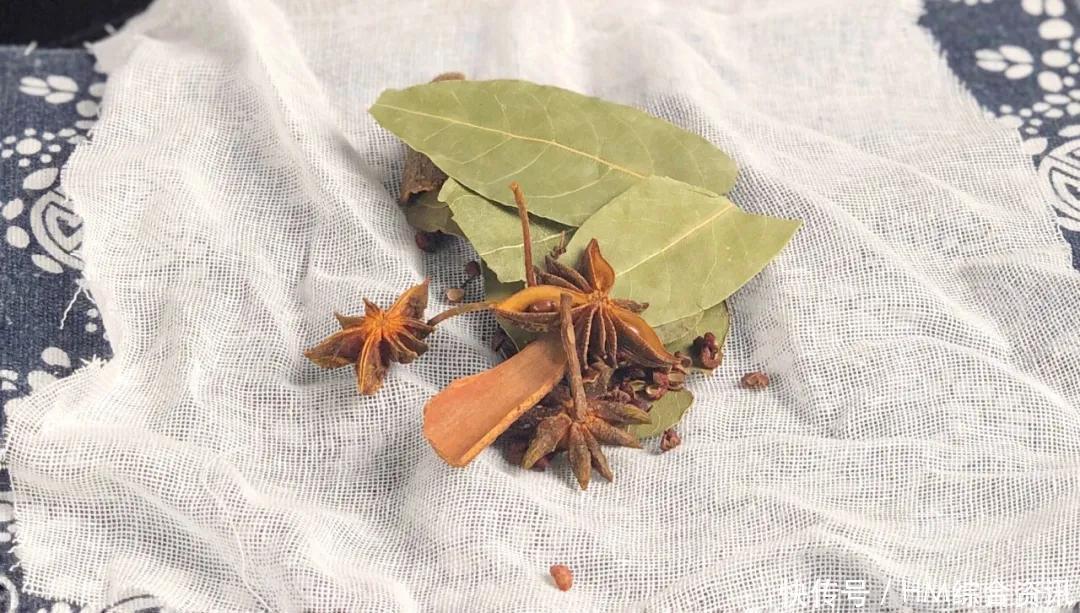 一碗黄豆一把辣椒,不晒不发酵,做法超简单,香辣可口零添加