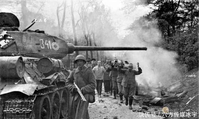 老照片|柏林战役老照片在苏军250万兵力的进攻下,恶魔迎来了消亡