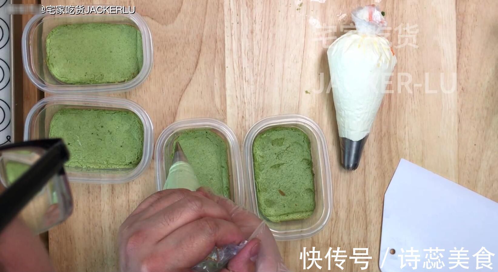 抹茶蜜豆盒子蛋糕，淡淡茶香配上甜蜜奶油，清新不甜腻。