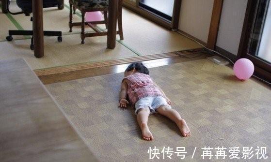 家长|女儿2岁了还不会走路,父母带去医院检查,医生却轻声说:报警吧