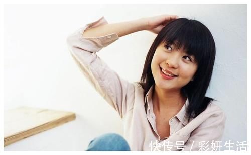 玫瑰花茶|女人“姨妈期”怕衰老?多吃4种食物,清除污血,温暖子宫更年轻