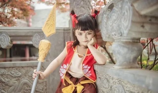 魔童降世|7岁男孩模仿“哪吒”火了,经典动作惹网友惊呼魔童降世