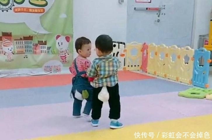 姐姐|幼儿园里2岁的弟弟被欺负，5岁姐姐看到后这样做，太霸气了！