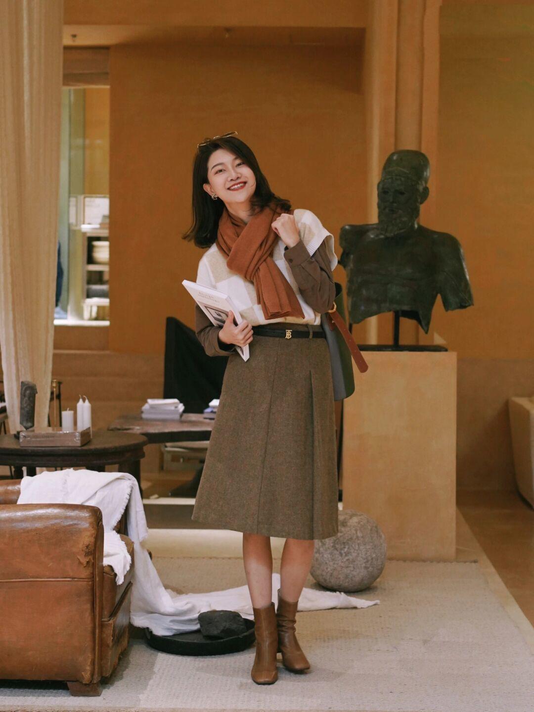 脖颈处|冬季围巾怎么搭才好看?掌握这4种方式,不光保暖还能提升气质感