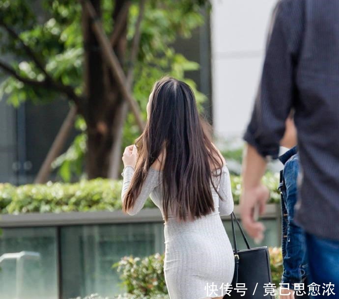 街拍身材100分，皮肤100分，背影100分！