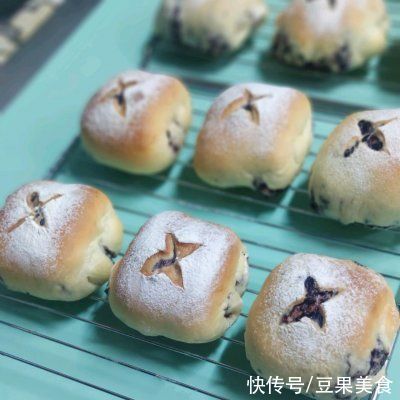 牛奶面包|早上不知道吃什么，一碗黑米牛奶面包全搞定