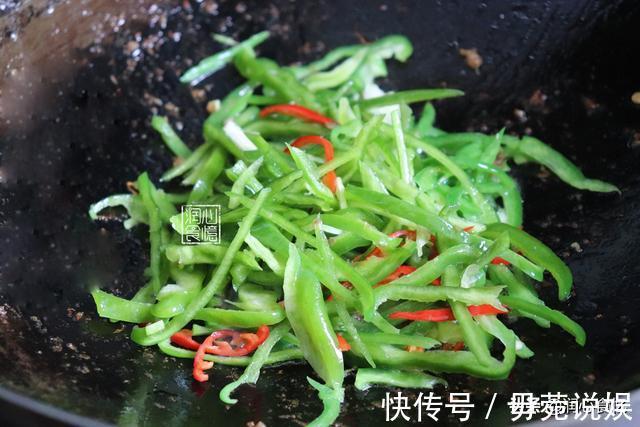 大厨|青椒炒肉丝，很多人第一步就错了，大厨教你3个技巧，营养又入味