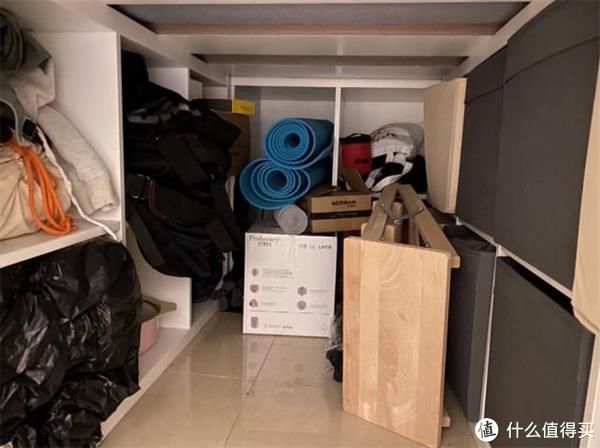 屋子|生活艺术家 篇三十二:买不起房的香港夫妻,住在9㎡的小屋里,他们却说:住出了幸福感