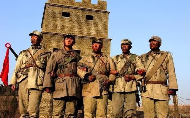 战士|60岁参军抗日，研制“特效药”救下无数战士，77岁成为中校