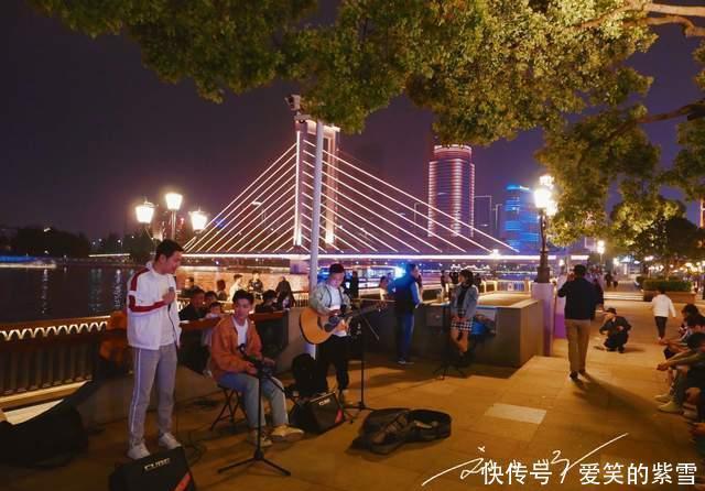 实拍宁波夜景，繁华绚丽，游客惊叹：不愧是浙江省第二大城市！