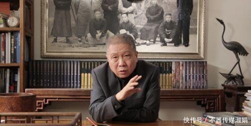 马未都有一件明代铜瑞兽镇,宽吻蒜头鼻,额头还长了个独角