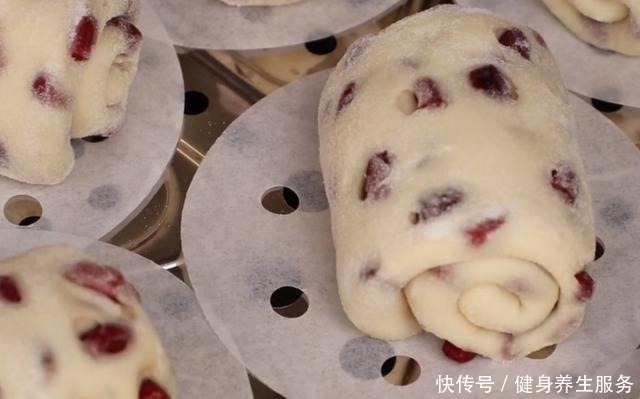 红豆加面粉原来这么好吃,吃过之后再也不煲汤熬粥了,松软又好吃