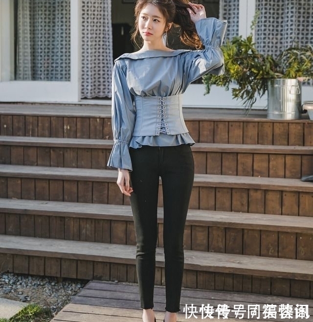 紧身牛仔裤|紧身牛仔裤小姐姐凹凸有致,时尚性感,魅力十足!