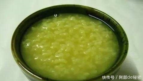 女性可每天早上喝一碗,排出宿便,脂肪不见了,皮肤也更细腻