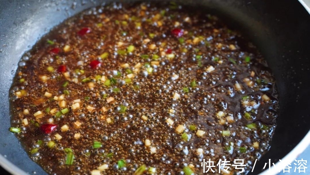 酸甜汁|做豆腐时多加一个鸡蛋,外皮酥脆,酸甜可口,家里人都喜欢吃!