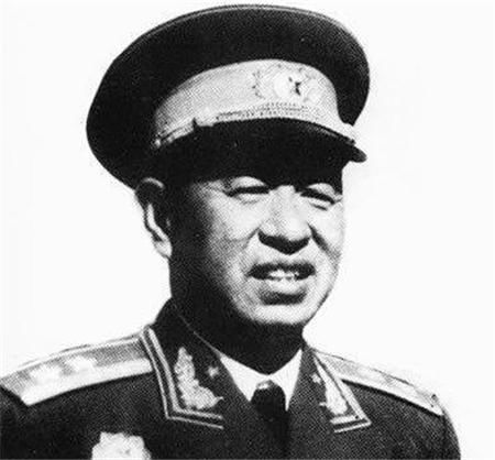 军长|全军激战中，副军长不指挥部队，却“带头冲锋”开路，然后结局如何？