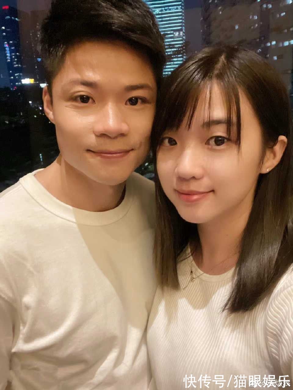 苏炳添|飞人苏炳添庆结婚5周年，晒与妻子合照，添嫂林艳芳被赞像高中生