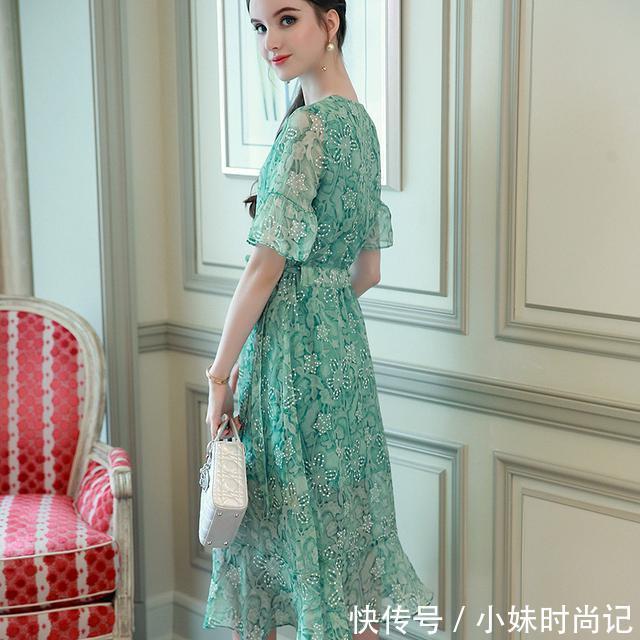 印花连衣裙|夏季必备的裙装,hold住各种场合