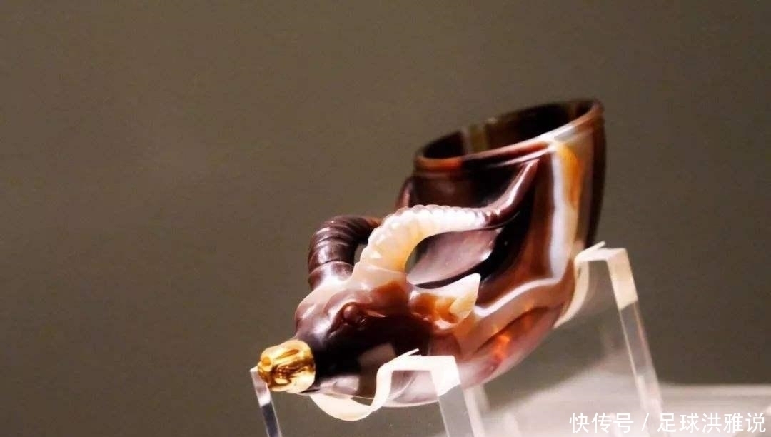 工人施工挖出一处大宝藏,专家赶来后劝其上交:内有国宝级文物